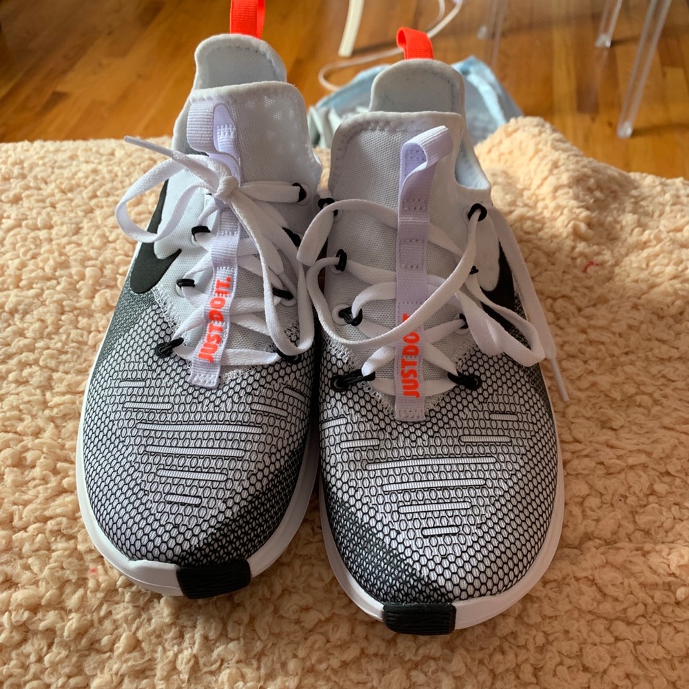 Nike women’s free Tr 8